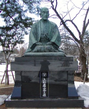 地元の発展を見守り続ける上杉鷹山公